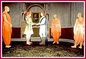 Bhagwan Swaminarayan presents the Shikshapatri to Sir John Malcolm, the Gov. of Mumbai state