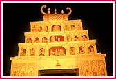 Exquisite, towering archways and a mandir made of paper pulp, jute cloth and bamboo adorned the 200-acre mini-township