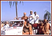 Pramukh Swami Maharaj and Governor Shri B.K. Nehru tour the festival grounds after inaugurating it