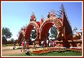 The 40 ft high and 140 ft wide Peacock Gate was made of bamboo and cloth