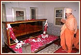 Doing darshan in the room sanctified by Shastriji Maharaj in which he stayed for many months.