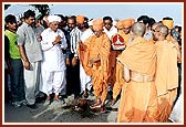 Ceremonial opening by Pujya Doctor Swami