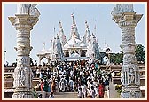 Tens of thousands of devotees visit for darshan of the Shri Swaminarayan Mandir, Gadhada