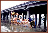 Pramukh Swami Maharaj, The Chief Minister and other dignitaries sail under the Vivekanand Bridge