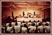 Pujya Ghanshyamcharan Swami entertains the delegates