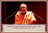 Pujya Kothari Swami addresses the shibir