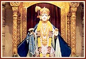 Annakut placed before Ghanshyam Maharaj