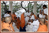 Swamishri blessing youths