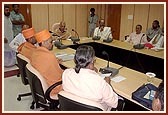 Sadhu Shrutiprakashdas presents a paper, \'Pancharatrik Brahmatattva\' to a session of National Seminar of Agamas