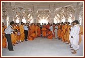 Swamishri observes the mandir dome, sinhasan and pradakshina