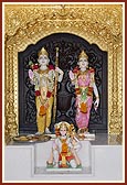 Thal offered to Shri Sita-Ram and Shri Hanumanji