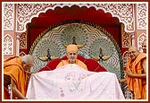 Senior sadhus garland and offer decorated shawls to honor Swamishri