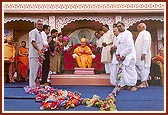The leading local devotees with Swamishri
