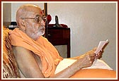 Swamishri attending letters from devotees