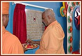 Doctor Swami inaugurates the renovated hall which was named as ‘Pramukh Swami Sabha Gruh’