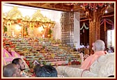 Swamishri sings thal during the offering of annakut to the deities