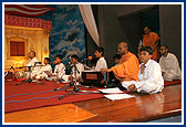 BAPS kids sing welcome bhajans in Swamishri's puja