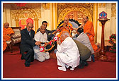 Sadhus of Nairobi mandir and leading devotees of East Africa mandal welcome Swamishri with garlands