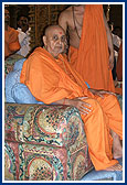 Swamishri presides over a brief assembly