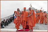 Swamishri descending the steps of BAPS Shri Swaminarayan Mandir, London