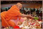 Ghansyhamcharan Swami performs the mahapuja vidhi