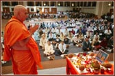 Swamishri completes the mahapuja vidhi