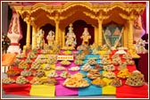 Annakut is offered to the newly installed images of Akshar Purushottam Maharaj, Radha Krishna Dev, Guru Parampara, Ganpatiji and Hanumanji