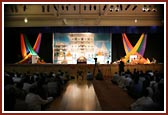 Swamishri's puja on the first day of the National Family Shibir