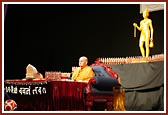 Swamishri performing puja
