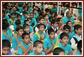 Children observing the Suvarna Arpan assembly