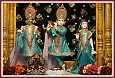 Harikrishna Maharaj and Radha Krishna Dev  