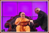 A devotee presents a memory to Swamishri