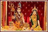 Annakut offered to Shri Shiv-Parvati