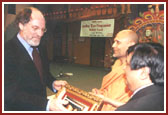 Senator Corzine is greeted by Yagnavallabh Swami  