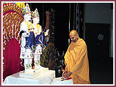 P.Yagnavallbh Swami inaugurating satsang shibir 
