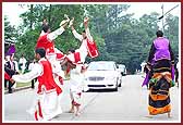 Youths display their spirit as they lead Swamishri's convoy 