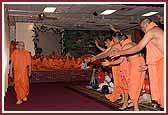 Kishores dance as Swamishri does his morning walk