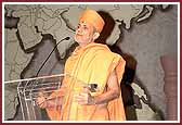 Pujya Viveksagar Swami addresses the assembly 
