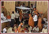 Swamishri arrving for the Shilanyas Vidhi 
