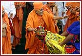 Swamishri blesses kishores dressed in traditional attire