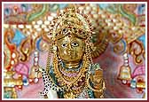 Shri Harikrishna Maharaj dressed in regal attire for Amas 