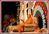  Swamishri blesses the assembly  