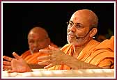  Pujya Viveksagar Swami relays personal experiences with Yogiji Maharaj 