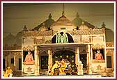 Swamishri in the Guru Purnima Assembly
 