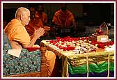 Swamishri engrossed in dhyaan during his puja