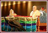Swamishri performs mala during  puja