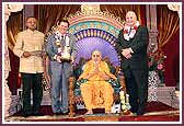 Swamishri with distinguished guests