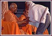  Pujya Viveksagar Swami and Pujya Doctor Swami offer a memento and a shawl to Seniors who had done various seva on Senior Citizen Din 