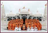 Swamishri and saints in front of the Mandir