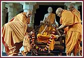 Senior saints garland Swamishri